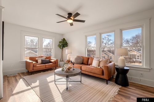 2011 N 64th St, Omaha, NE, 68104-4713 | Card Image