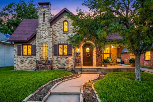 815 W Woodard St, Denison, TX, 75020-3243 | Card Image