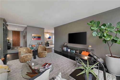4h-2575 Peachtree Rd Ne, Atlanta, GA, 30305-3688 | Card Image