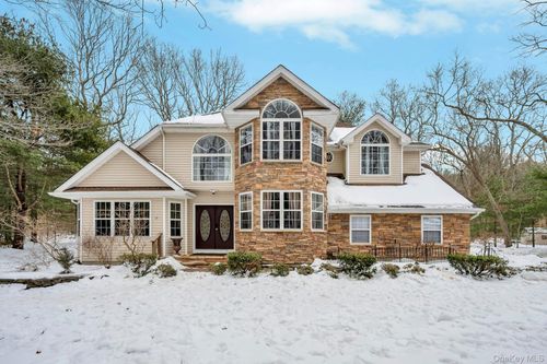 18 Darcy Avenue, Brookhaven, NY, 11949 | Card Image