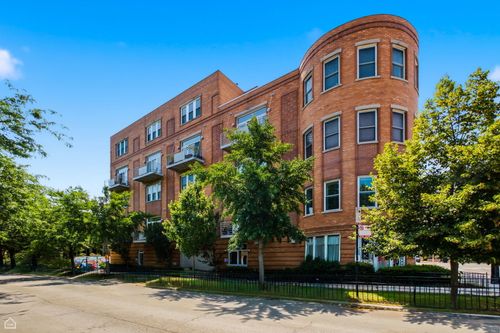 a4-645 Surf St, Chicago, IL, 60657-5311 | Card Image