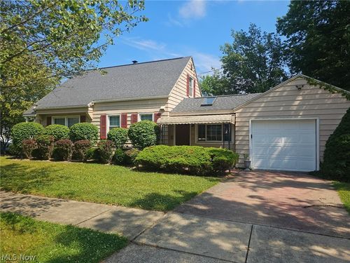 2407 27th St, Cuyahoga Falls, OH, 44223-1117 | Card Image
