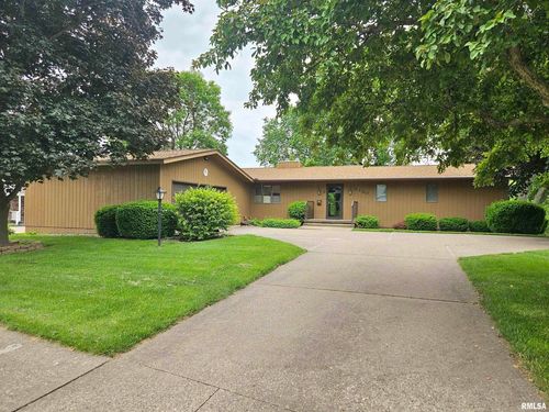 2120 Fareway Dr, Muscatine, IA, 52761-4655 | Card Image