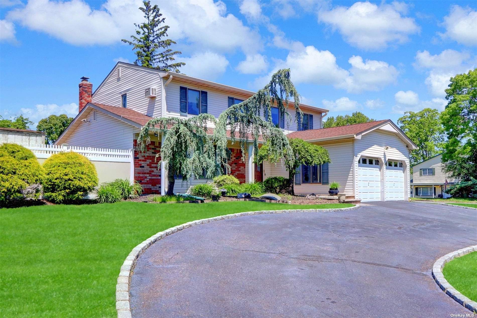 Beaumont Ln, Lake Grove, NY 11755