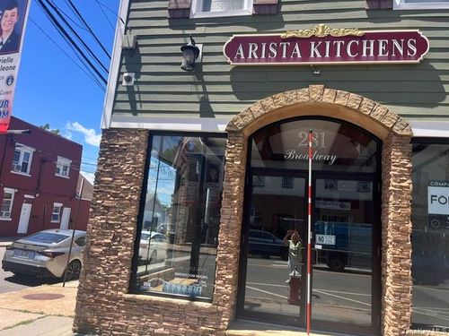 281 Broadway, Bethpage, NY, 11714-3706 | Card Image