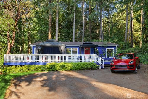 8480 Hansen Rd Ne, Bainbridge Island, WA, 98110-1677 | Card Image