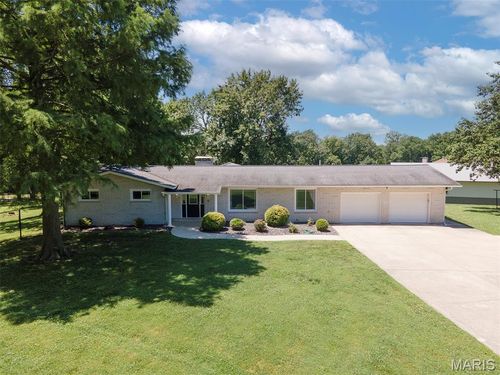 5 Lakeshore Dr, New Baden, IL, 62265-2203 | Card Image