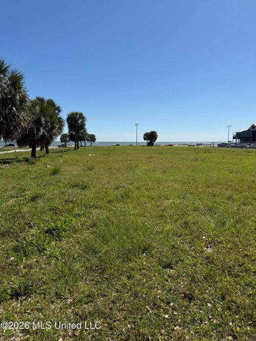 960 Beach Dr, Gulfport, MS, 39507 | Card Image