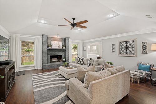 826 Cherlynne Dr, Cedar Hill, TX, 75104-1774 | Card Image