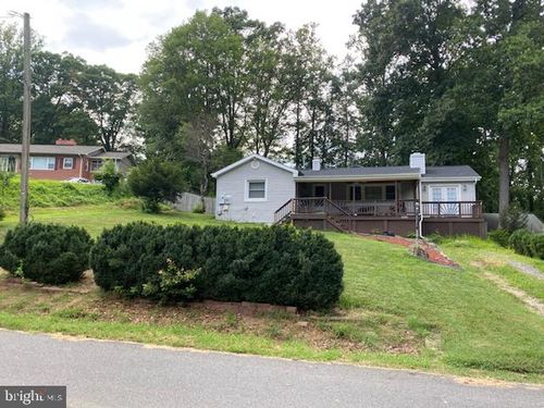 18318 Sharon Rd, TRIANGLE, VA, 22172-1305 | Card Image