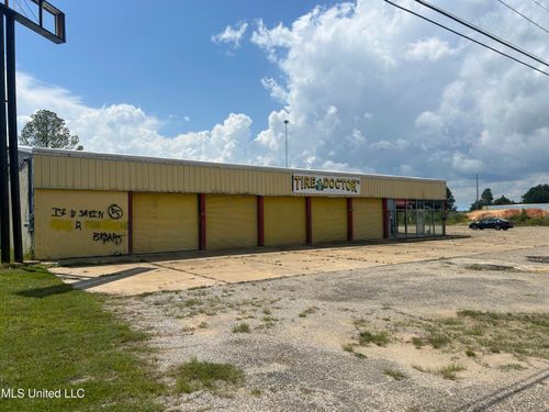 5301 Veterans St, Pascagoula, MS, 39581-5429 | Card Image