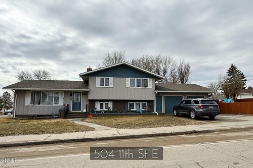 504 11th St E, Williston, ND, 58801-5635 | Card Image