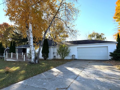 6961 Shoreline Dr, Delton, MI, 49046-6401 | Card Image