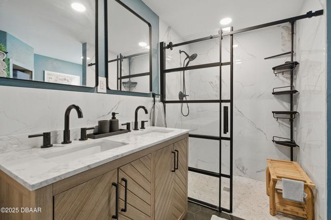 Master bathroom, attached to bedroom | Image 17