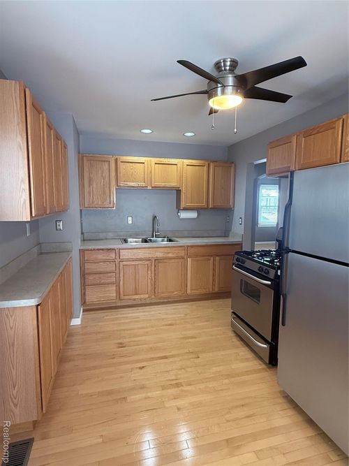 2056 Columbia Rd, Berkley, MI, 48072-1770 | Card Image