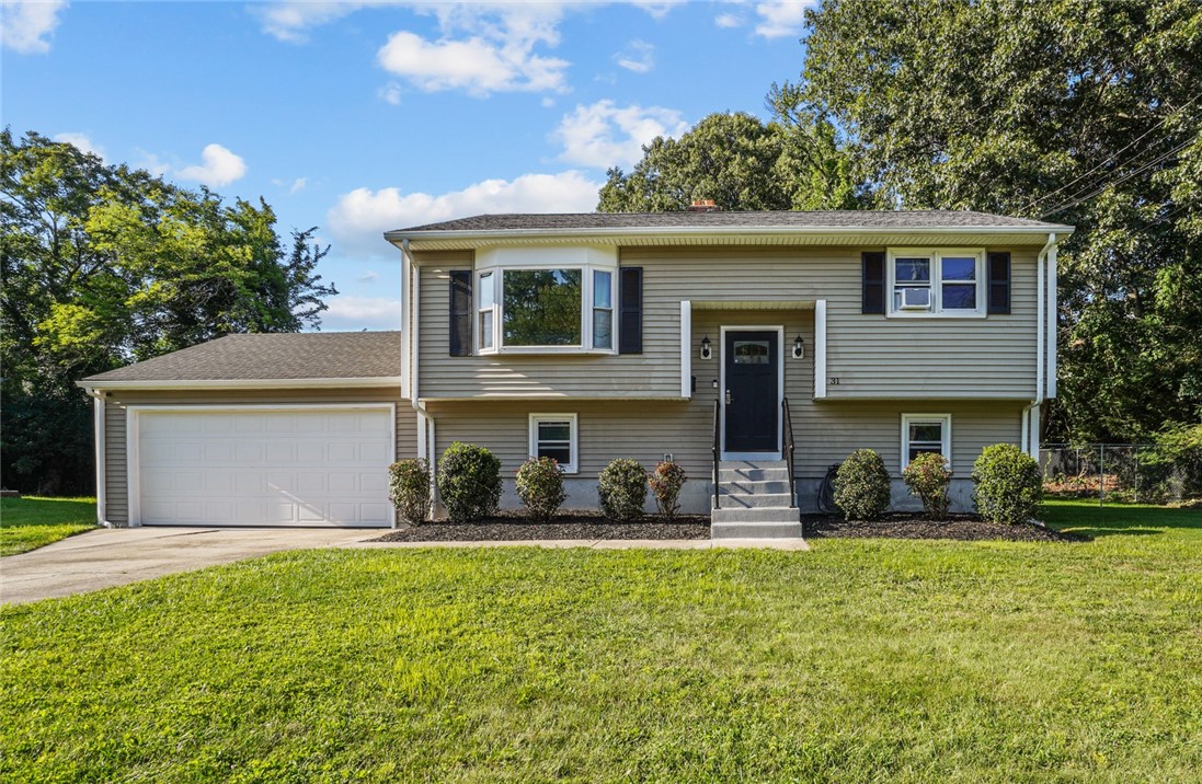 Gladstone St, Smithfield, RI 02917