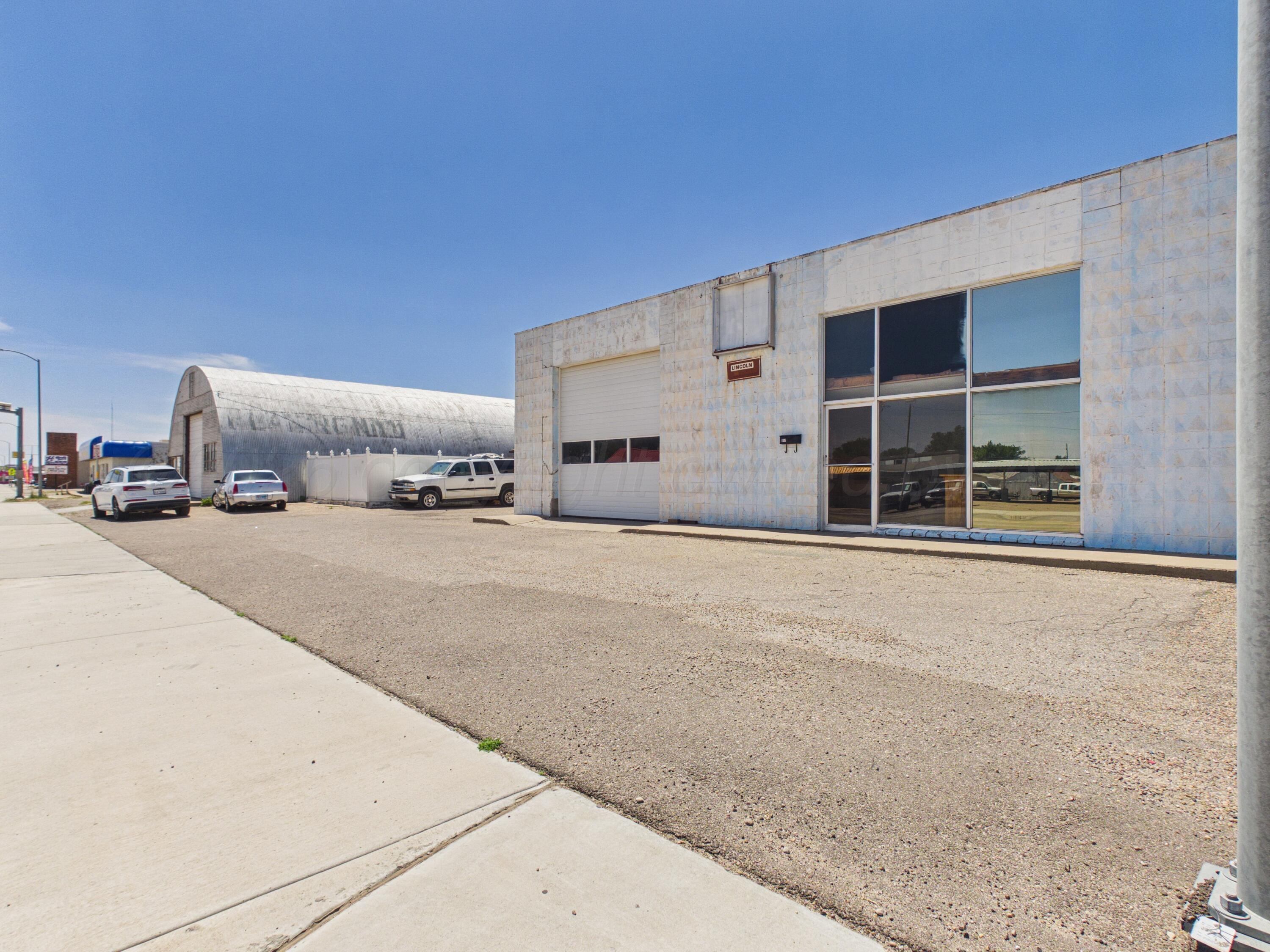 Commercial Sale in Dumas