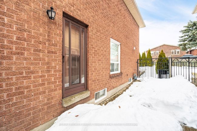 166 Killian Rd, House other with 5 bedrooms, 4 bathrooms and 2 parking in Maple ON | Image 45