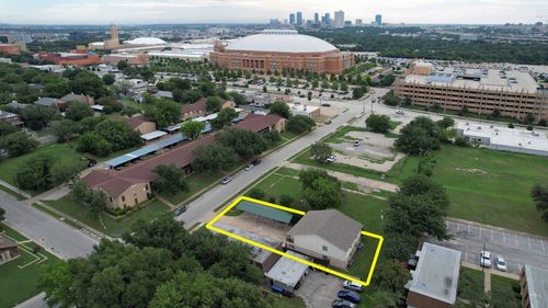 3641 Bryce Ave, Fort Worth, TX, 76107-4047 | Card Image