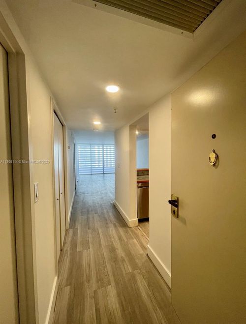 apt-16f-555 Ne 15th St, MIAMI, FL, 33132-1431 | Card Image