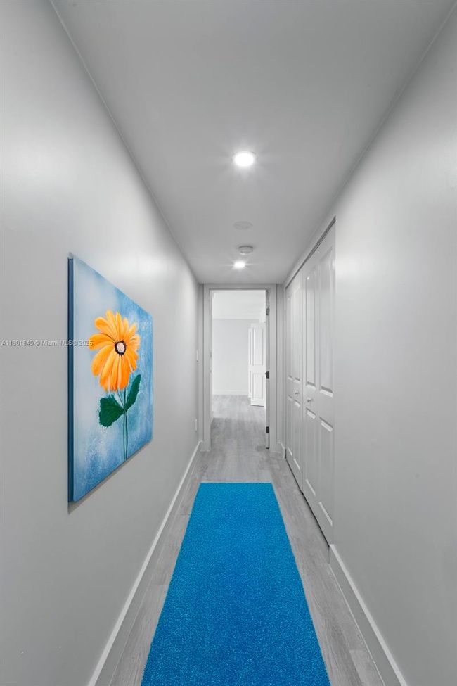 APT-305 - 137 Golden Isles Dr, Condo with 2 bedrooms, 2 bathrooms and null parking in Hallandale Beach FL | Image 13