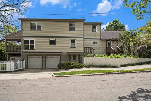 916 Brooks St, Ann Arbor, MI, 48103-3164 | Card Image