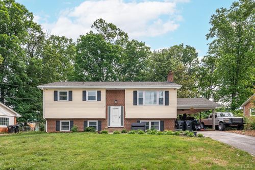 5949 Village Ln, Roanoke, VA, 24019-4931 | Card Image