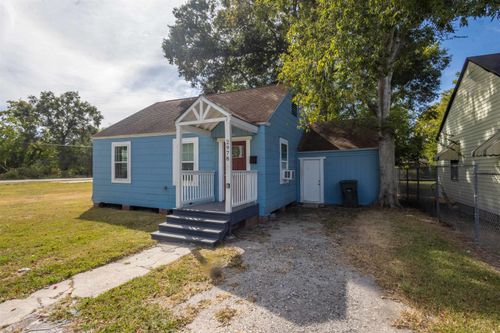 2984 Goliad St, Beaumont, TX, 77701-7951 | Card Image