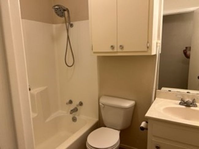 Hall bath | Image 4