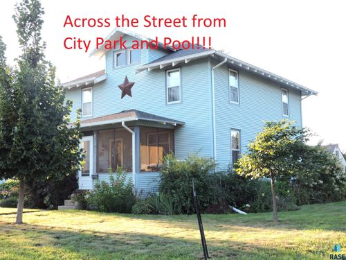 820 E 3rd St Street, Dell Rapids, SD, 57022 | Card Image