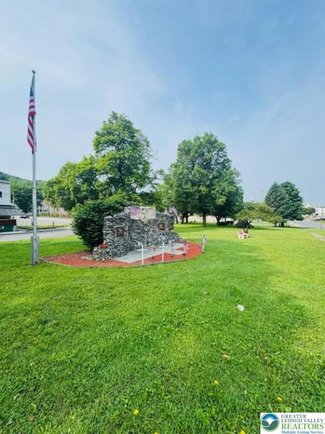332 W Patterson St, House other with 3 bedrooms, 1 bathrooms and null parking in Lansford PA | Image 39