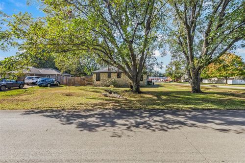 301 W Chickasaw St, Lindsay, OK, 73052-5414 | Card Image