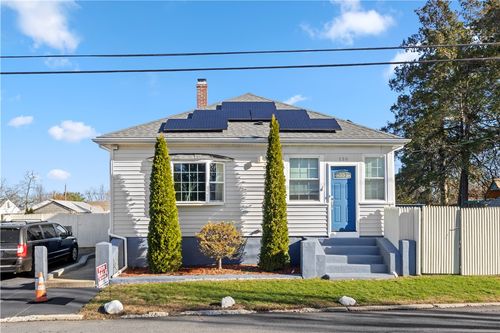 136 Windmill St, Pawtucket, RI, 02860-4736 | Card Image