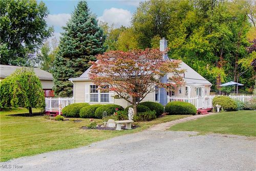 6083 Apple St, Louisville, OH, 44641-9468 | Card Image