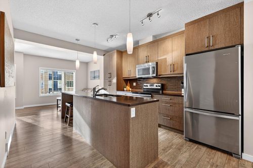 330 Marquis Lane Se, Calgary, AB, T3M2G8 | Card Image