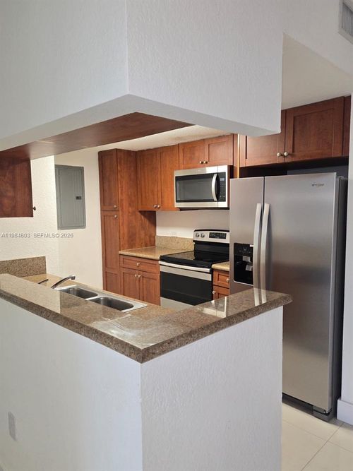408-36 Nw 6th Ave, Miami, FL, 33128-1564 | Card Image