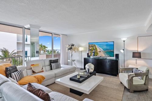 apt-1-405-4200 N Ocean Dr, Riviera Beach, FL, 33404-2818 | Card Image