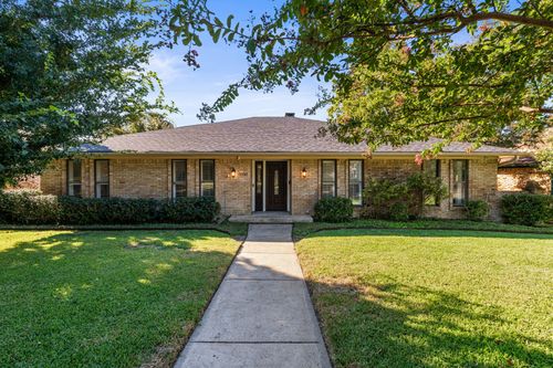 9552 Timberleaf Dr, Dallas, TX, 75243-6126 | Card Image