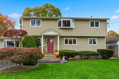 68 Westwood Ave, Deer Park, NY, 11729-2211 | Card Image