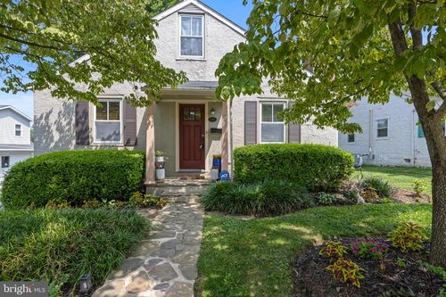 831 Taylor St, KENNETT SQUARE, PA, 19348-3627 | Card Image