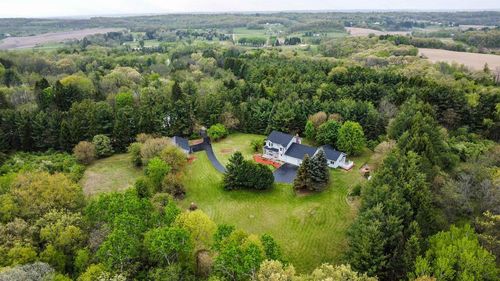 2292 Dahlk Cir, Verona, WI, 53593-8844 | Card Image