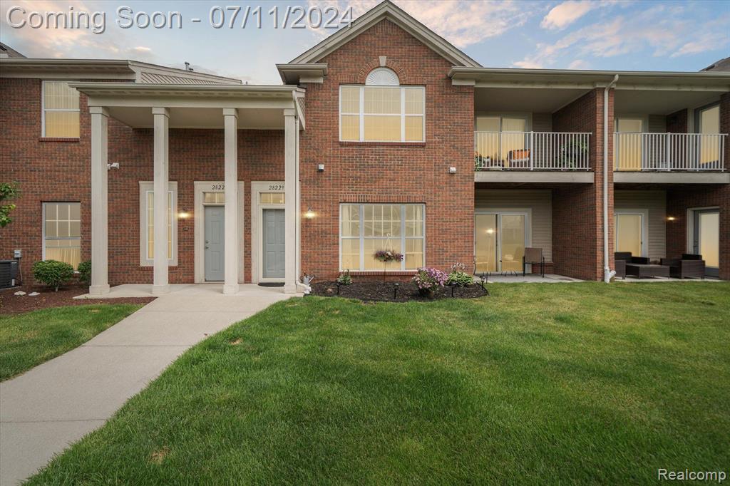 Pointe Ln, New Baltimore, MI 48051