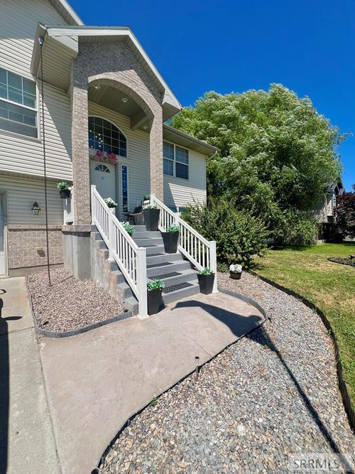 3537 E Hyrum Dr, Idaho Falls, ID, 83401-1701 | Card Image