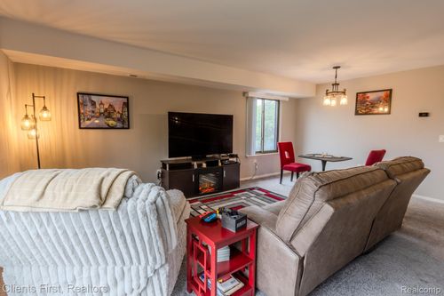 41512 Bedford Dr, Canton, MI, 48187-3702 | Card Image