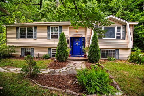 267 Meadow Road, New Boston, NH, 03070 | Card Image