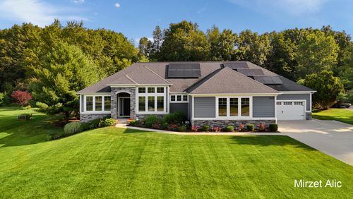 5220 Canyon River Dr, Ada, MI, 49301-8212 | Card Image