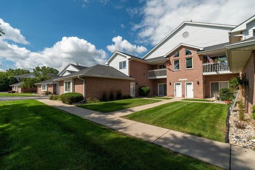 7-W241N2545 E Parkway Meadow Circle, Pewaukee, WI, 53072 | Card Image