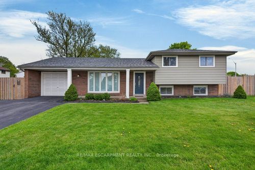 4 Camelot Dr, Hamilton, ON, L8V2L2 | Card Image