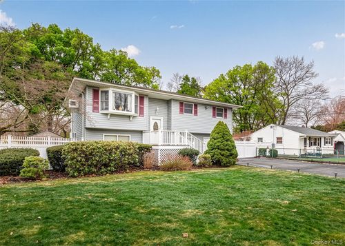 18 Brandywine Dr, Mastic, NY, 11950-1404 | Card Image