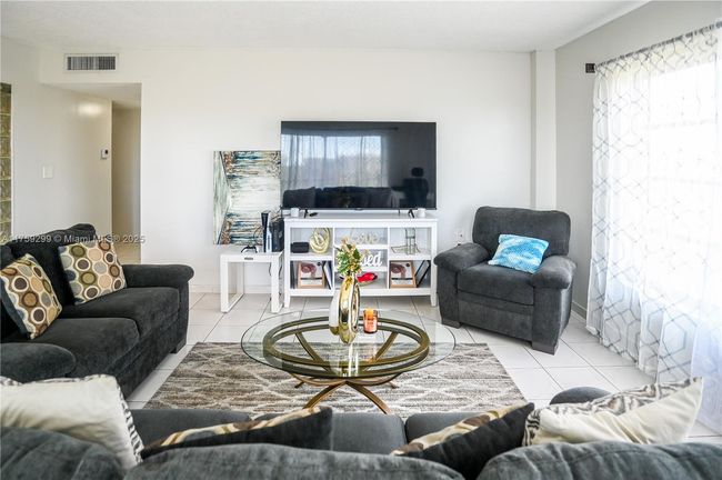 APT-601 - 4164 Inverrary Dr, Condo with 2 bedrooms, 2 bathrooms and null parking in Lauderhill FL | Image 9